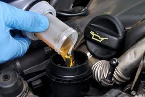 汽車保養只換機油不換它，浪費油錢不說還損害發動機！