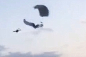 女子玩滑翔傘　「與人空中對撞」15公尺高摔落慘死…恐怖瞬間畫面曝