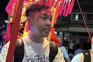白沙屯媽祖急奔！男星揪辣妻徒步30km鐵腿 曝香燈腳暖舉：台灣人善良