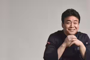 震撼彈！《黑白大廚》白種元陷4爭議道歉了 鞠躬宣布「中斷演藝活動」