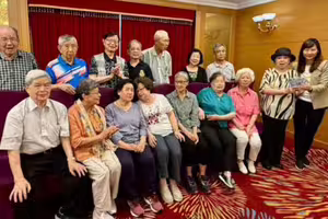 85歲陳淑芳突喊「小學同學會只剩2桌」 貼大合照感傷嘆息：一定要再來