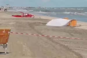 女教師「沙灘做日光浴」　竟遭推土機輾斃