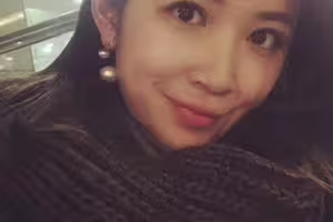 認愛機師當街擁吻！被拍到餵瑪爾濟斯吃冰淇淋 王乃伃回應了