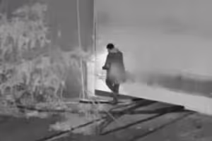 防盜神招！工廠創意「女鬼笑聲」保安系統　小偷嚇壞「倒退嚕」畫面曝