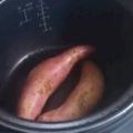 老公把紅薯直接扔進電飯煲，水也不加，出鍋後比外面賣的還香