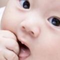 寶寶愛吃手，什麼時候可以吃，什麼時候要制止？