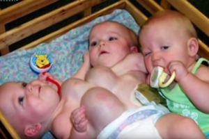 罕見三胞胎姐妹，其中兩位竟是「連體嬰」！「父母吸毒」無力撫養，沒想到這時他們出現了…