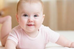 新生兒越早出現這3種「笑」，說明大腦發育越好，寶寶越聰明