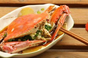 又到吃蟹季節，送您簡單美味的蔥油梭子蟹做法，太鮮了