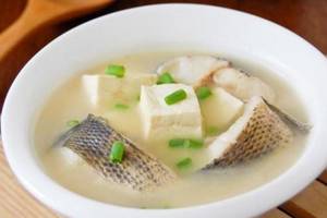 炖魚湯總有一股土腥味？只需這一招，腥味輕鬆去除！