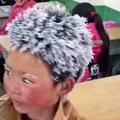 雲南在零下9度去上學的「冰花男孩」爆紅　意外拯救學校困境…現在「獲得捐贈」暖撲撲