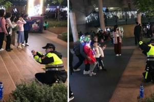 台灣警察「包山包海包拍照」，耶誕城前「老江湖姿勢蹲地45度」女網友暴動：需要這種男友！