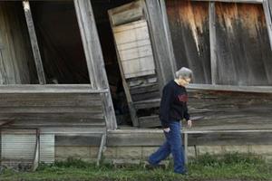 84歲阿嬤一人Hold住整個小鎮　居民只剩下她一個人　所有工作都她扛下來